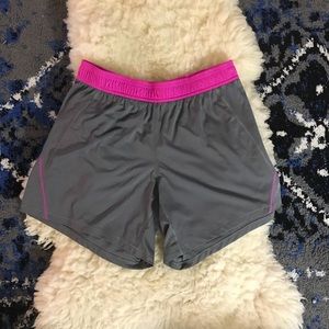 Reebok Women’s Gym Shorts Large Gray pink 💫